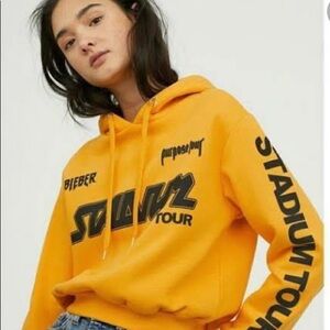 Women’s H & M Yellow & Black Cropped Justin Bieber Stadium Tour Sweatshirt XL